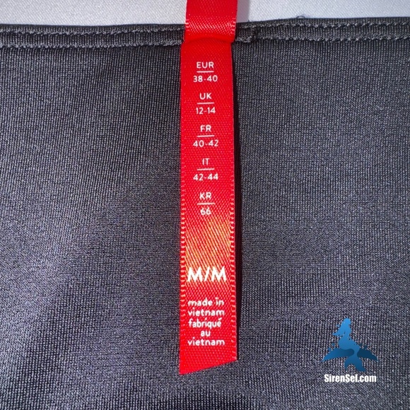 1081 SPANX Faux Leather Leggings - Size M - Black - Picture 10 of 14